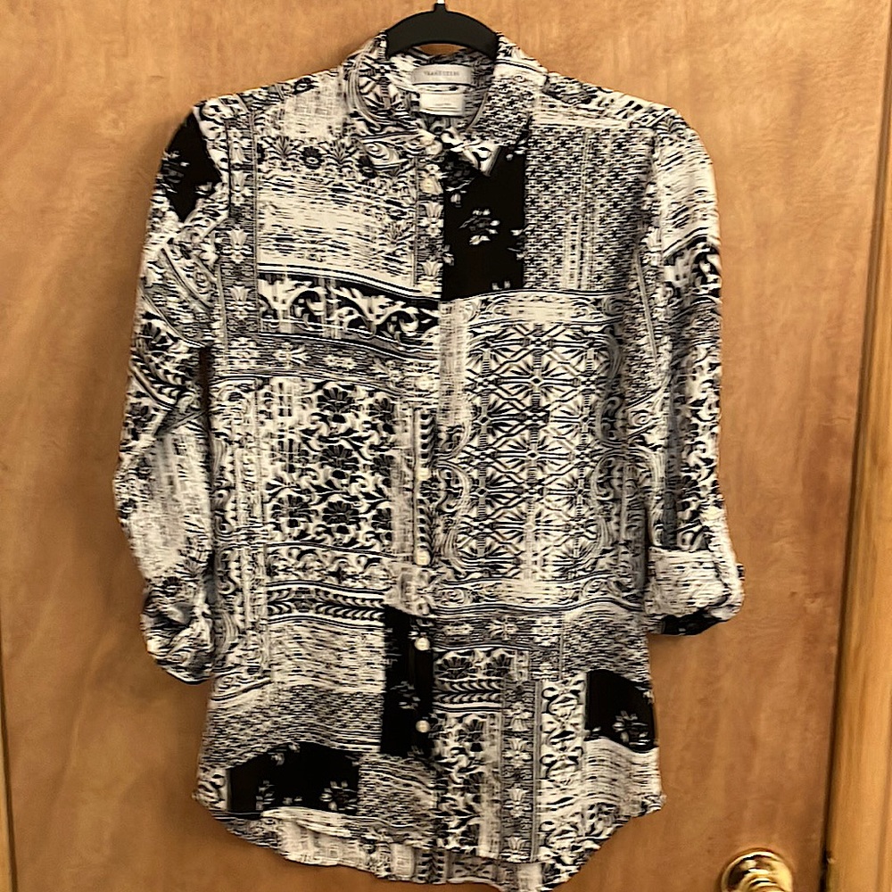 Van Heusen woman’s black and white printed sheer button up blouse size XXS